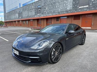 Porsche Panamera 4
