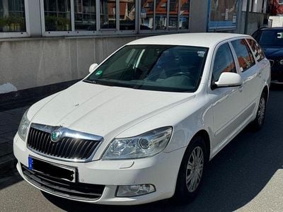 Gebraucht Skoda Octavia Elegance 140 PS (102 kW) 2013 Weiß Kombi
