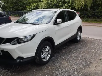 Gebraucht Nissan Qashqai 131 PS (96 kW) 2016 Weiß SUV