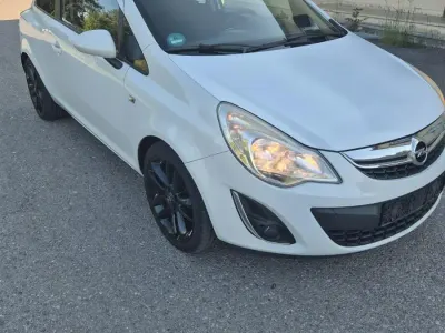 Gebraucht Opel Corsa 70 PS (51 kW) 2011 Weiß Kleinwagen