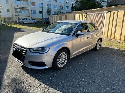Gebraucht Audi A3 105 PS (77 kW) 2014 Silber Limousine