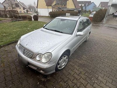 Second-hand Mercedes 220 150 CP (110 kW) 2005 Argintiu Break