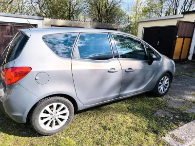 Gebraucht Opel Meriva 140 PS (102 kW) 2012 Silber Van / Kleinbus
