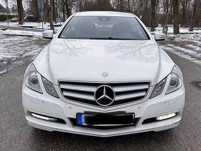 Usata Mercedes E220 170 CV (125 kW) 2012 Bianco Coupé