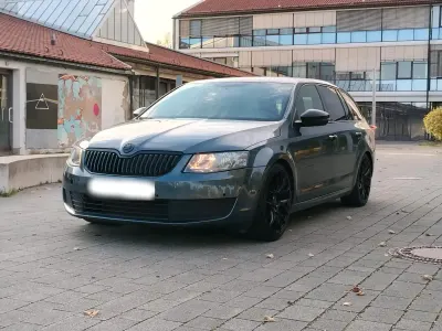 Gebraucht Skoda Octavia 105 PS (77 kW) 2014 Grau Kombi