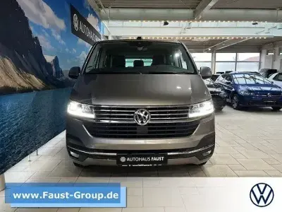 Gebraucht VW Caravelle Comfortline 150 PS (110 kW) 2024 Beige metallic Van