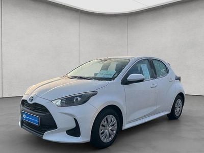 Weiß Gebraucht 2022 Toyota Yaris Hybrid Business Edition Limousine | 18.490 € (Guter Preis)