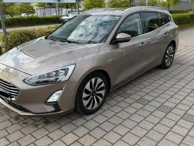 Używany Ford Focus Active 120 KM (88 kW) 2018 Andere farben Kombi