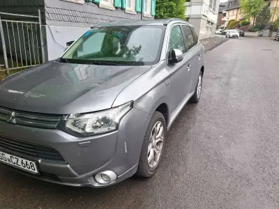 Gebraucht Mitsubishi Outlander P-HEV 121 PS (88 kW) 2014 Grau SUV