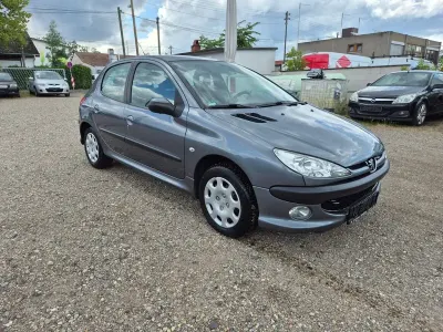 Gebraucht Peugeot 206 68 PS (50 kW) 2009 Grau Limousine