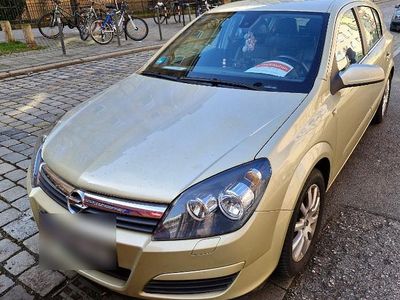Gebraucht Opel Astra Elegance 105 PS (77 kW) 2004 Gold Limousine
