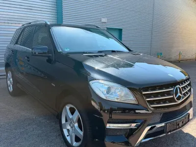 Gebraucht Mercedes ML250 203 PS (149 kW) 2011 Schwarz SUV