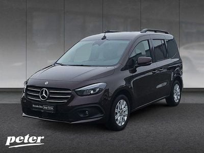 Gebraucht Mercedes T180 Progressive 116 PS (85 kW) 2025 Rot Van / Kleinbus