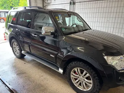 Gebraucht Mitsubishi Pajero Edition 200 PS (147 kW) 2014 Schwarz SUV