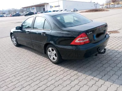 Gebraucht Mercedes C200 122 PS (89 kW) 2005 Schwarz Limousine