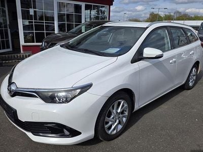Second-hand Toyota Auris Touring Sports Edition-S 116 CP (85 kW) 2016 Alb Break