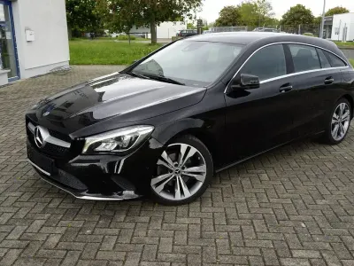 Gebraucht Mercedes CLA200 156 PS (114 kW) 2017 Schwarz Coupé