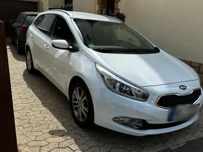 Używany Kia Ceed 99 KM (72 kW) 2014 Biały Hatchback