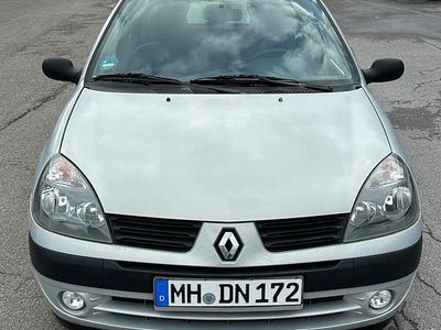 Second-hand Renault Clio II 2004 Argintiu Hatchback