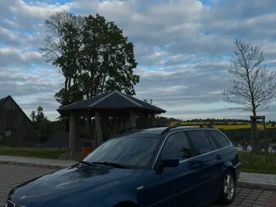 Gebraucht BMW 325 192 PS (141 kW) 2002 Blau Kombi