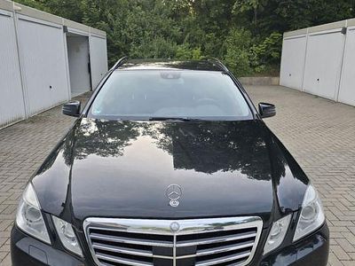 Second-hand Mercedes E250 204 CP (150 kW) 2010 Negru Berlinǎ