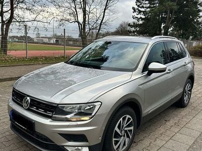 Beige Gebraucht 2017 VW Tiguan Sound SUV | 16.500 € (Fairer Preis)
