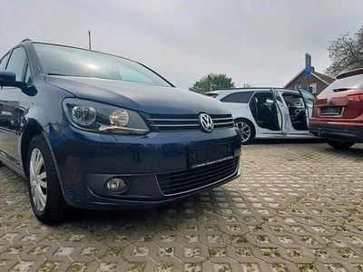 Second-hand VW Touran Comfortline 140 CP (102 kW) 2015 Albastru Monovolum