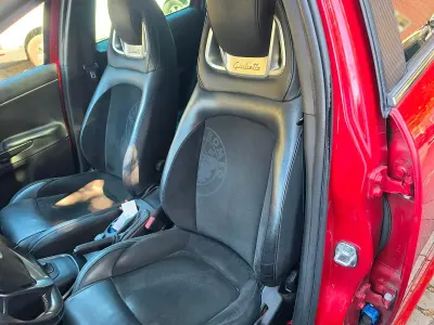 Gebraucht Alfa Romeo Giulietta Quadrifoglio Verde 241 PS (177 kW) 2015 Rot Kleinwagen
