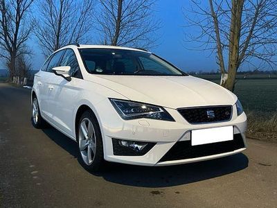 Weiß Gebraucht 2015 Seat Leon ST FR Kombi | 11.000 € (Guter Preis)