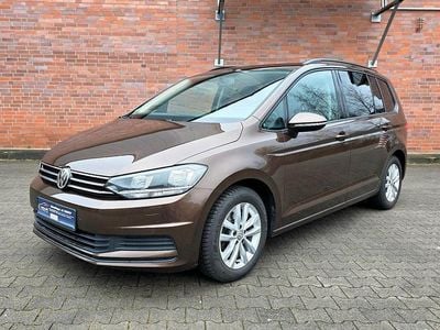 Gebraucht VW Touran Comfortline 150 PS (110 kW) 2016 Braun Van / Kleinbus