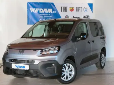 Neu Fiat Doblò 102 PS (75 kW) 2025 Silber Van / Kleinbus