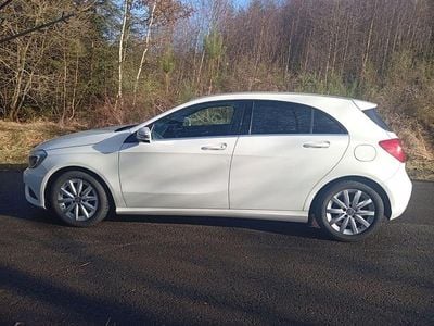 Gebraucht Mercedes A180 122 PS (89 kW) 2013 Weiß Limousine