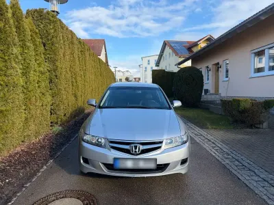 Używany Honda Accord Executive 140 KM (102 kW) 2006 Srebrny Sedan/Limuzyna