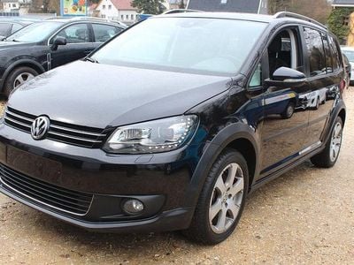 Second-hand VW Touran Cross 170 CP (125 kW) 2012 Negru Monovolum