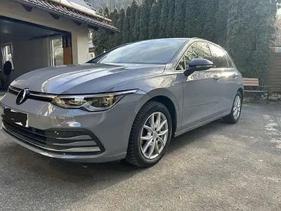 Begagnad VW Golf VIII Life 150 HK (110 kW) 2023 Grå Sedan
