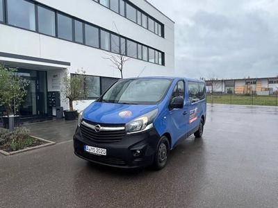 gebraucht Opel Vivaro 2014 mit 9 Sitzplätzen und TÜV bis 11/24