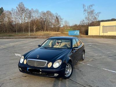 Gebraucht Mercedes E220 150 PS (110 kW) 2003 Blau Limousine