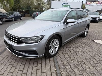 Gebraucht VW Passat 122 PS (89 kW) 2024 Silber Kombi