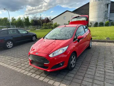 Gebraucht Ford Fiesta 75 PS (55 kW) 2013 Rot Kleinwagen