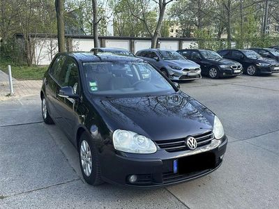Second-hand VW Golf IV 150 CP (110 kW) 2004 Negru Berlinǎ