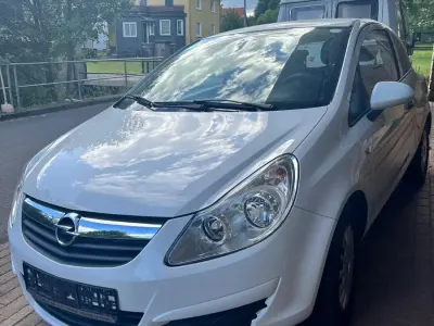 Gebraucht Opel Corsa Selection 69 PS (50 kW) 2010 Weiß Kleinwagen