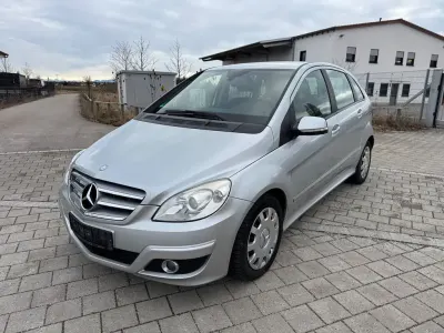 Gebraucht Mercedes B180 109 PS (80 kW) 2009 Silber Van / Kleinbus