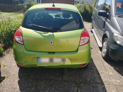 Używany Renault Clio II 101 KM (74 kW) 2010 Zielony Hatchback