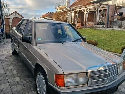 Gebraucht Mercedes 190 109 PS (80 kW) 1991 Silber Limousine