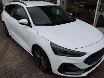 Neu Ford Focus ST 280 PS (205 kW) 2025 Frozen white Kombi