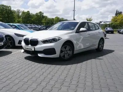 Używany BMW 118 Advantage 136 KM (100 kW) 2022 Biały Hatchback