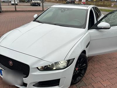 Gebraucht Jaguar XE R-Sport 180 PS (132 kW) 2017 Weiß Limousine