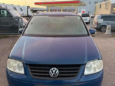 Blau Gebraucht 2004 VW Touran Van / Kleinbus | 2.500 € (Etwas zu teuer)