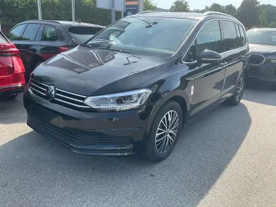 Neu VW Touran Comfortline 150 PS (110 kW) 2026 Grenadillschwarz metallic Van / Kleinbus