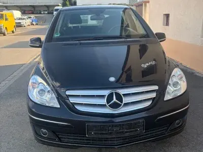 Gebraucht Mercedes B200 136 PS (100 kW) 2010 Schwarz Van / Kleinbus